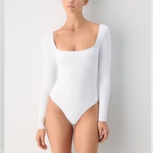 Artizia Babaton Original Contour Squareneck Bodysuit